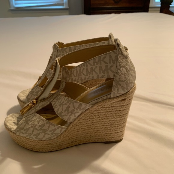 Sandals - Picture 3 of 4